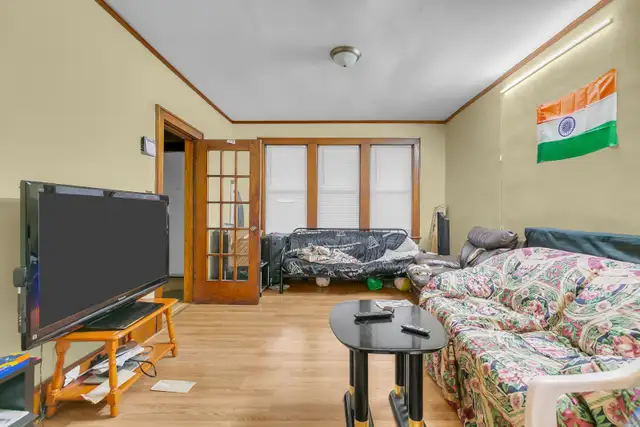 Brick 2StoreyHome with Garage Big 6Bed 3Bath For Sale in Windsor - Photo 3