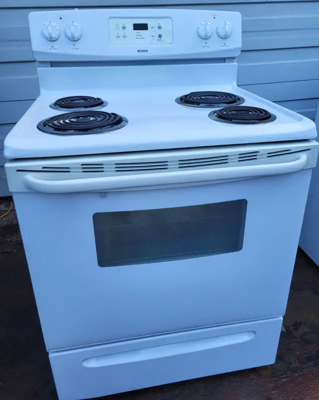Kenmore 4 burner stove - Digital controls, Very good condition -