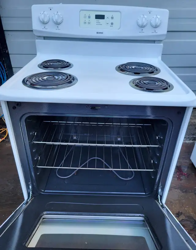Kenmore 4 burner stove - Digital controls, Very good condition - - Photo 3