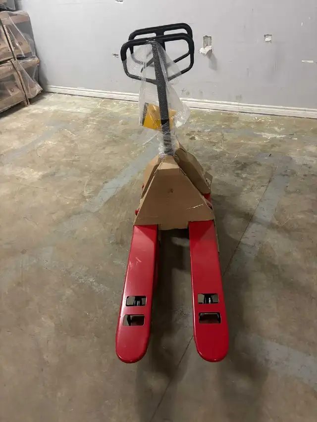 Short narrow pallet jacks, 5500 lbs capacity - Photo 3