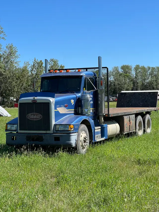 1989 Peterbilt 379 flat deck tandem