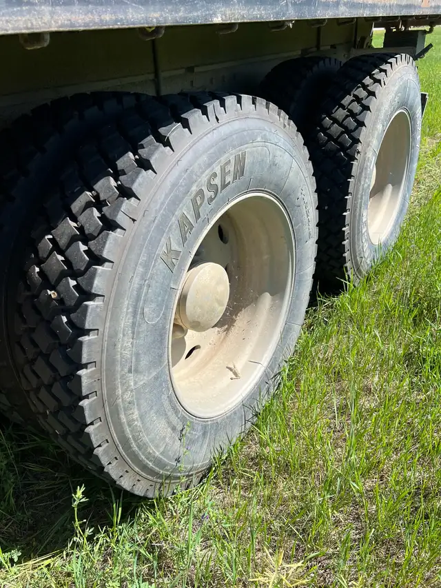 1989 Peterbilt 379 flat deck tandem - Photo 10