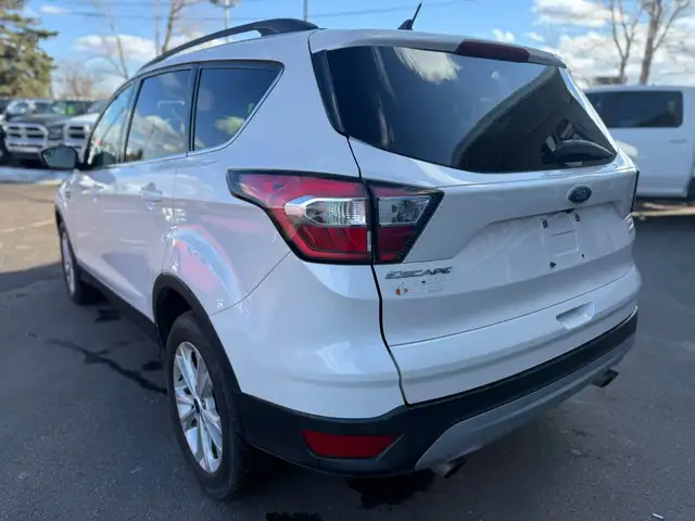 2018 Ford Escape SEL AWD / ACCIDENT FREE ! - Photo 6