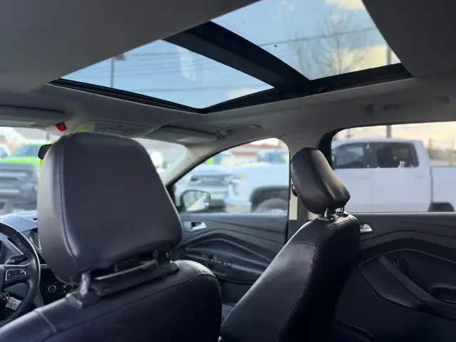 2018 Ford Escape SEL AWD / ACCIDENT FREE ! - Photo 10