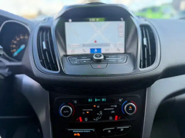 2018 Ford Escape SEL AWD / ACCIDENT FREE ! - Photo 12