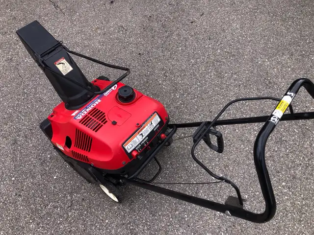 Honda Harmony HS520 snowblower - Photo 2