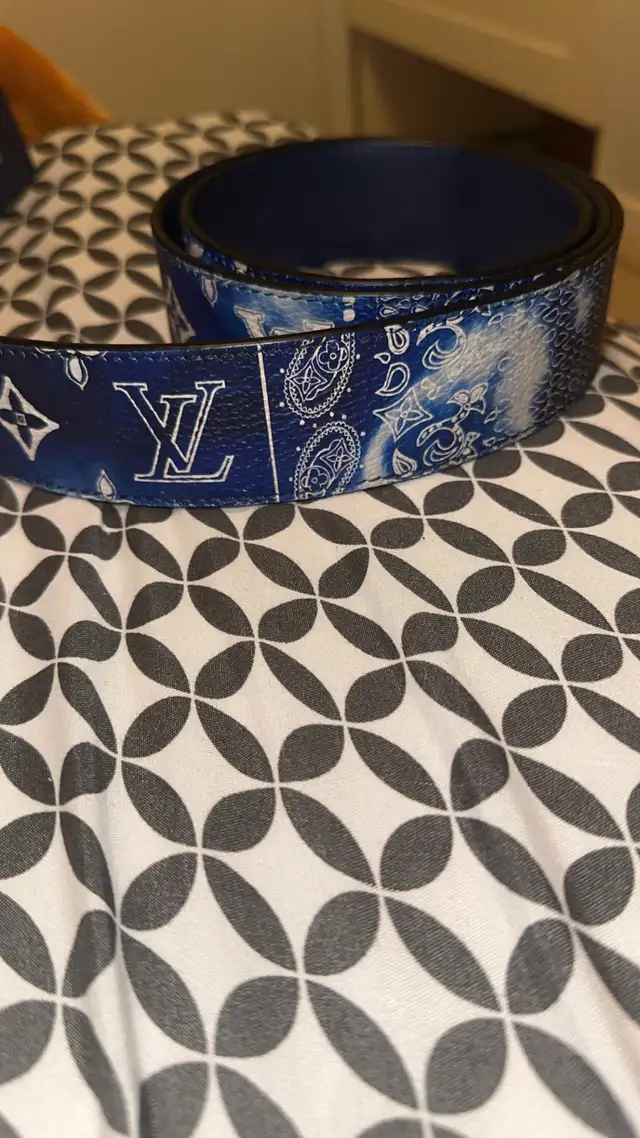 Louis Vuitton belt (Navy Blue/Blue Bandana style) Reversible - Photo 3