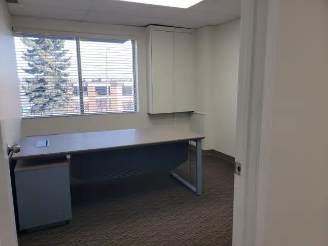 ✨ Multiple Office Spaces Available – Rent Today ✨ - Photo 2