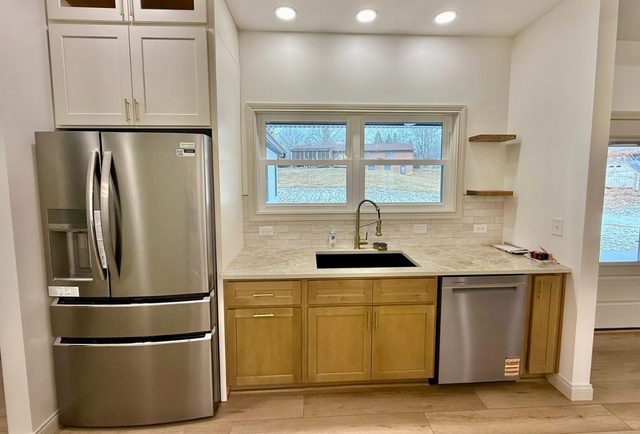 White Quartz Countertops - With Big Beautiful Grey Veins - Photo 5