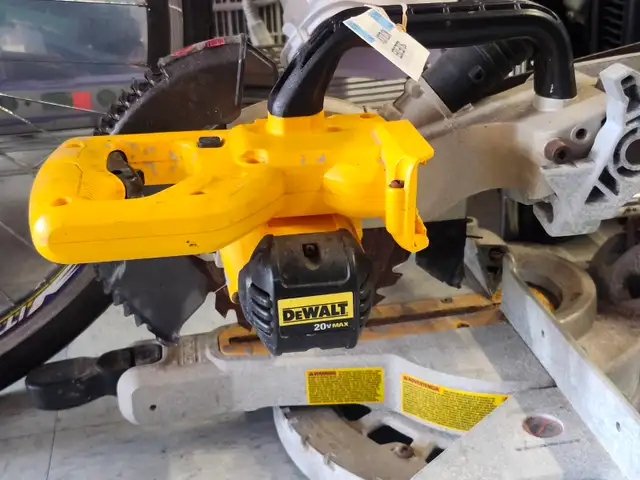 DeWalt DCS361 7-1/4-inch Miter Saw  Reduced due to Damage - Photo 2