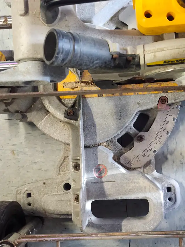 DeWalt DCS361 7-1/4-inch Miter Saw  Reduced due to Damage - Photo 4