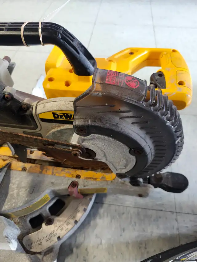 DeWalt DCS361 7-1/4-inch Miter Saw  Reduced due to Damage - Photo 5