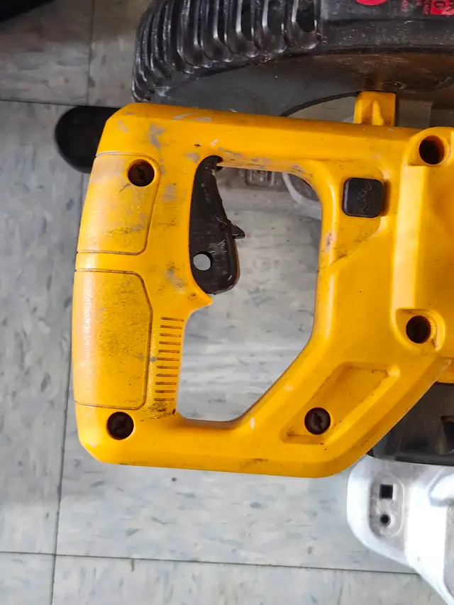 DeWalt DCS361 7-1/4-inch Miter Saw  Reduced due to Damage - Photo 6