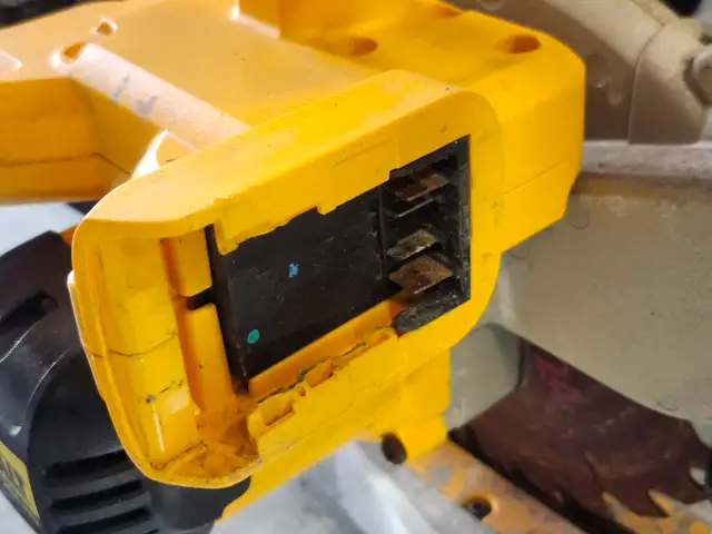 DeWalt DCS361 7-1/4-inch Miter Saw  Reduced due to Damage - Photo 7