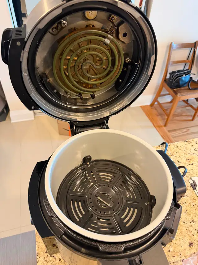 Ninja Foodi Air Fryer / Pressure Cooker - Photo 2