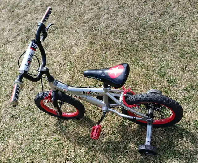 Air Strike 12' Kids Bike with Training Wheels