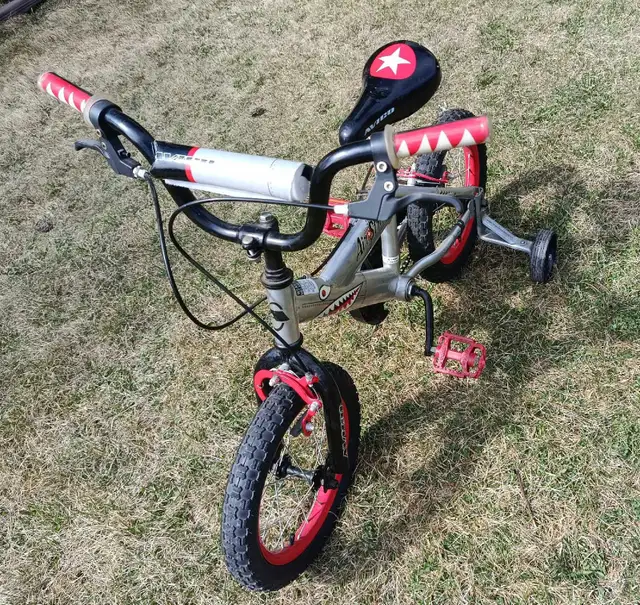 Air Strike 12' Kids Bike with Training Wheels - Photo 3