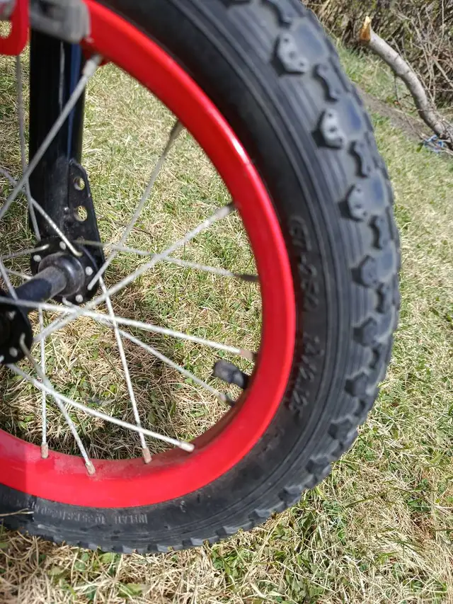 Air Strike 12' Kids Bike with Training Wheels - Photo 7