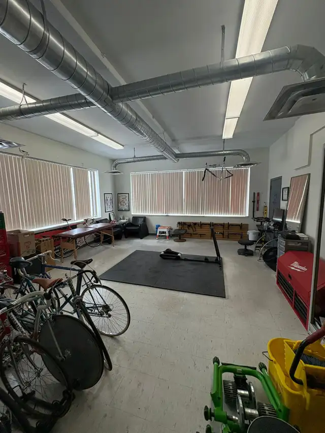 For Lease - Entrepreneurial and Business Space - Free Parking - Photo 3