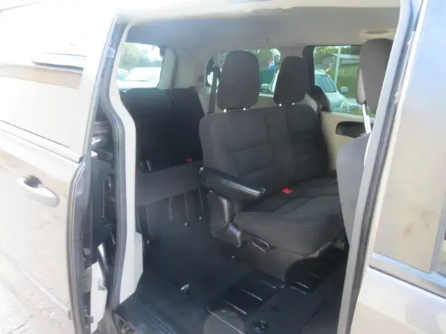 2016 Dodge Grand Caravan Canada Value Package - Photo 16