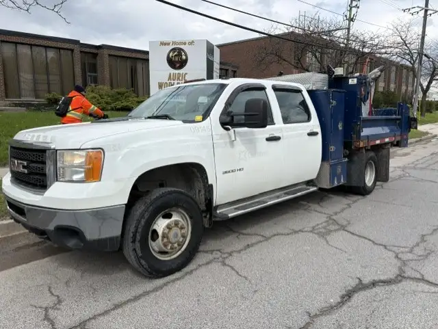 2014 GMC Sierra 3500HD 4WD CREW CAB-DUMP BOX-SNOW PLOW-CERTIFIED