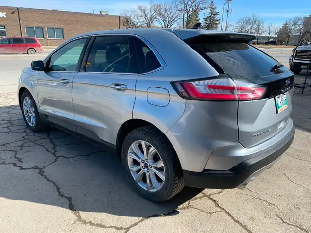 2022 Edge Titanium AWD - Photo 3