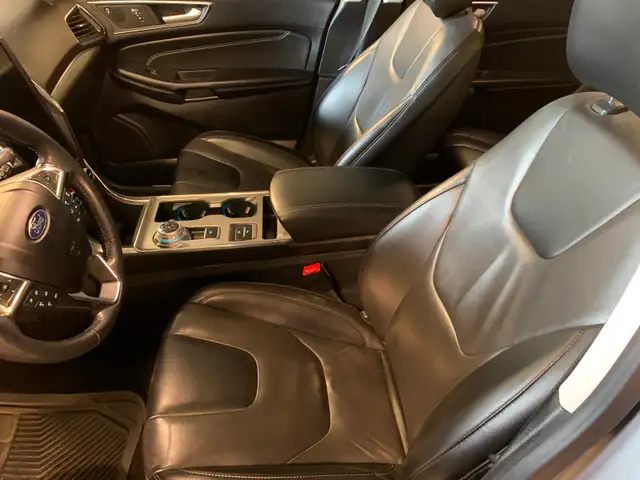 2022 Edge Titanium AWD - Photo 5