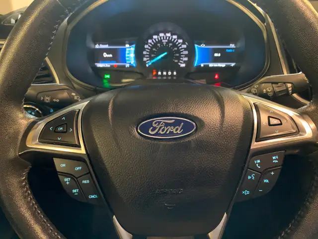 2022 Edge Titanium AWD - Photo 8