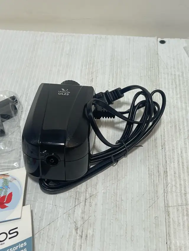 LifeLine UL25 Aquarium Air Pump - Photo 2