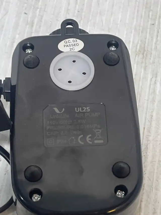 LifeLine UL25 Aquarium Air Pump - Photo 3