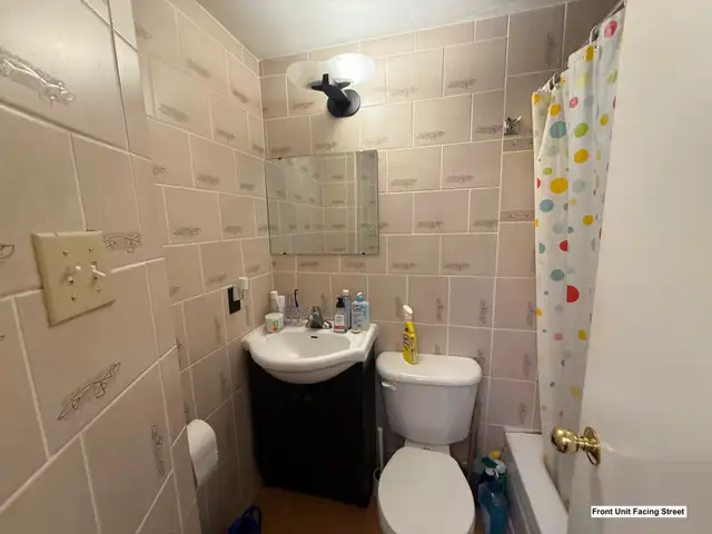 Bachelor for Rent on the 3rd Floor - Lakeshore & Islington - Photo 5