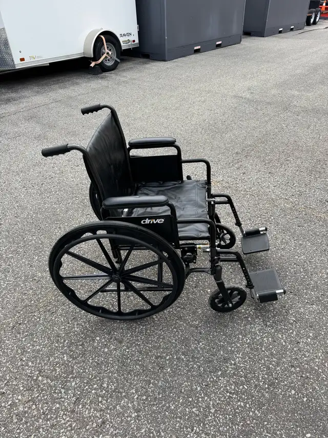 DRIVE MEDICAL WHEELCHAIR 20" DELIVERY INCLUDED