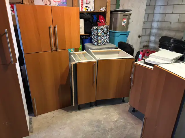 KITCHEN CABINETS - Photo 2