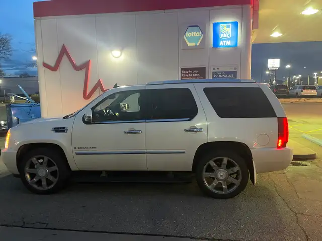 2008 Cadillac Escalade Luxury - Photo 3