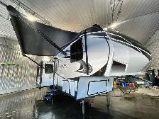 Reflection 150 Series 295RL – Lightweight Luxury Fifth Wheel