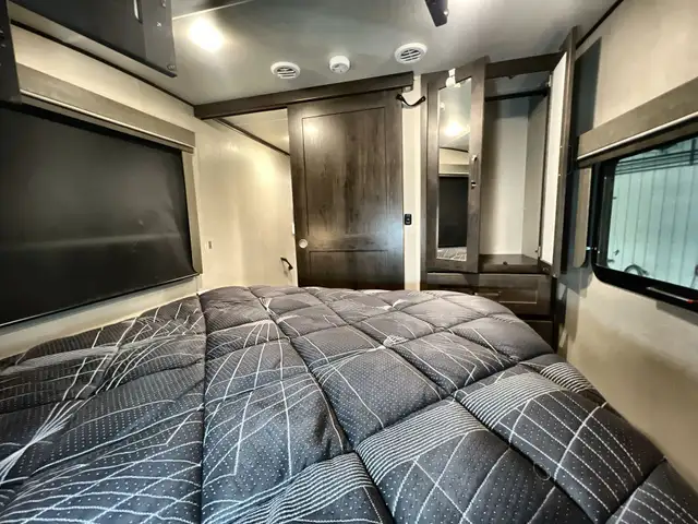 Reflection 150 Series 295RL – Lightweight Luxury Fifth Wheel - Photo 5