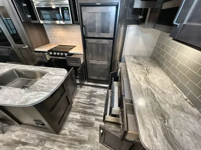 Reflection 150 Series 295RL – Lightweight Luxury Fifth Wheel - Photo 8