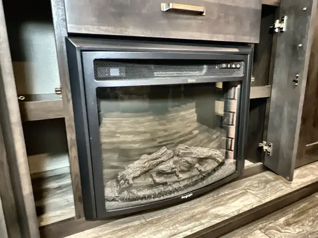 Reflection 150 Series 295RL – Lightweight Luxury Fifth Wheel - Photo 13