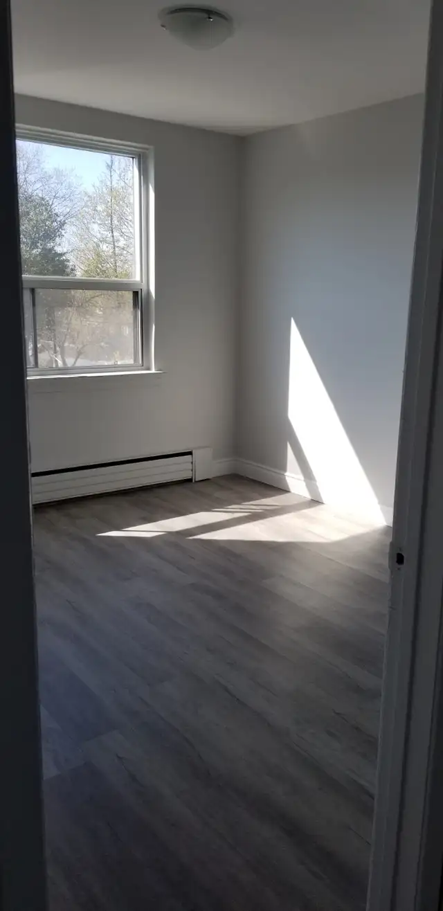 Two Bedroom Etobicoke - Photo 8