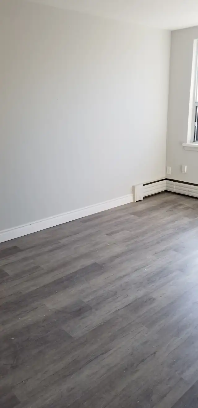 Two Bedroom Etobicoke - Photo 9