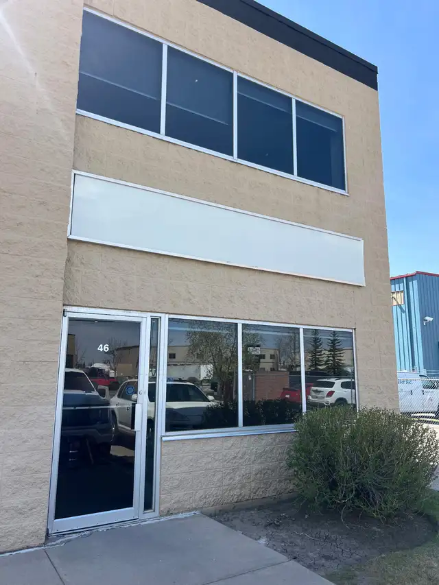 Commercial Bay for Rent – SE Calgary