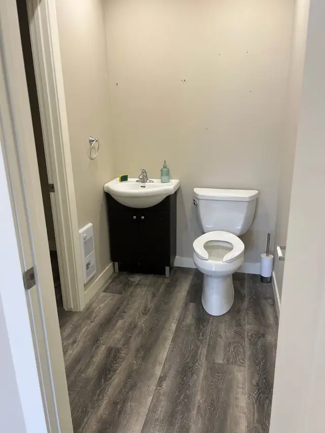 Commercial Bay for Rent – SE Calgary - Photo 7