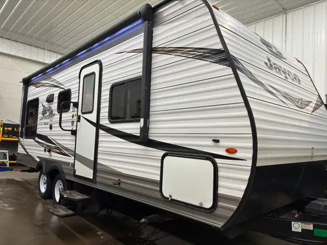 2019 Jayco Jayflight SLX 212QBW  - like new!