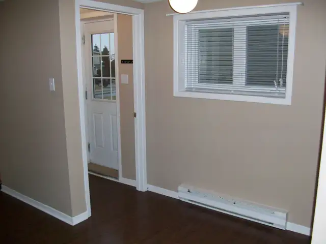 2 bedroom apartment - heat and light included - Photo 2