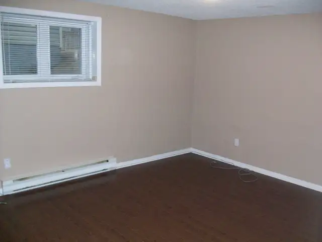 2 bedroom apartment - heat and light included - Photo 3