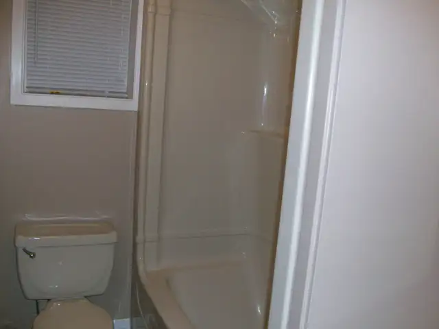 2 bedroom apartment - heat and light included - Photo 5