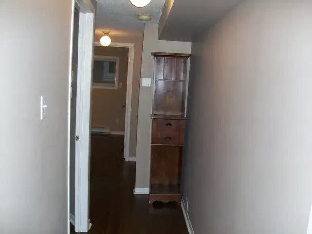 2 bedroom apartment - heat and light included - Photo 8
