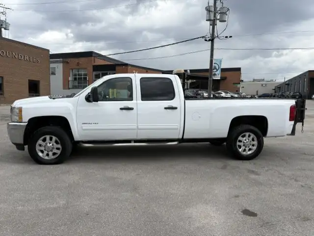 2011 Chevrolet Silverado 3500HD LT CREW CAB-8 FOOT LONG BOX-P/LI - Photo 2