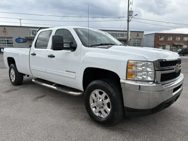 2011 Chevrolet Silverado 3500HD LT CREW CAB-8 FOOT LONG BOX-P/LI - Photo 7
