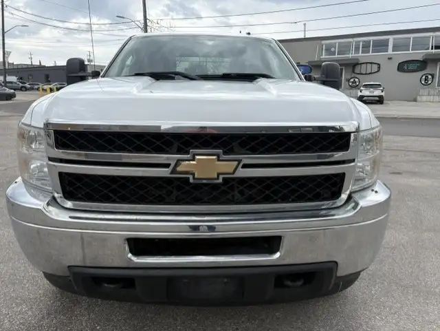 2011 Chevrolet Silverado 3500HD LT CREW CAB-8 FOOT LONG BOX-P/LI - Photo 8